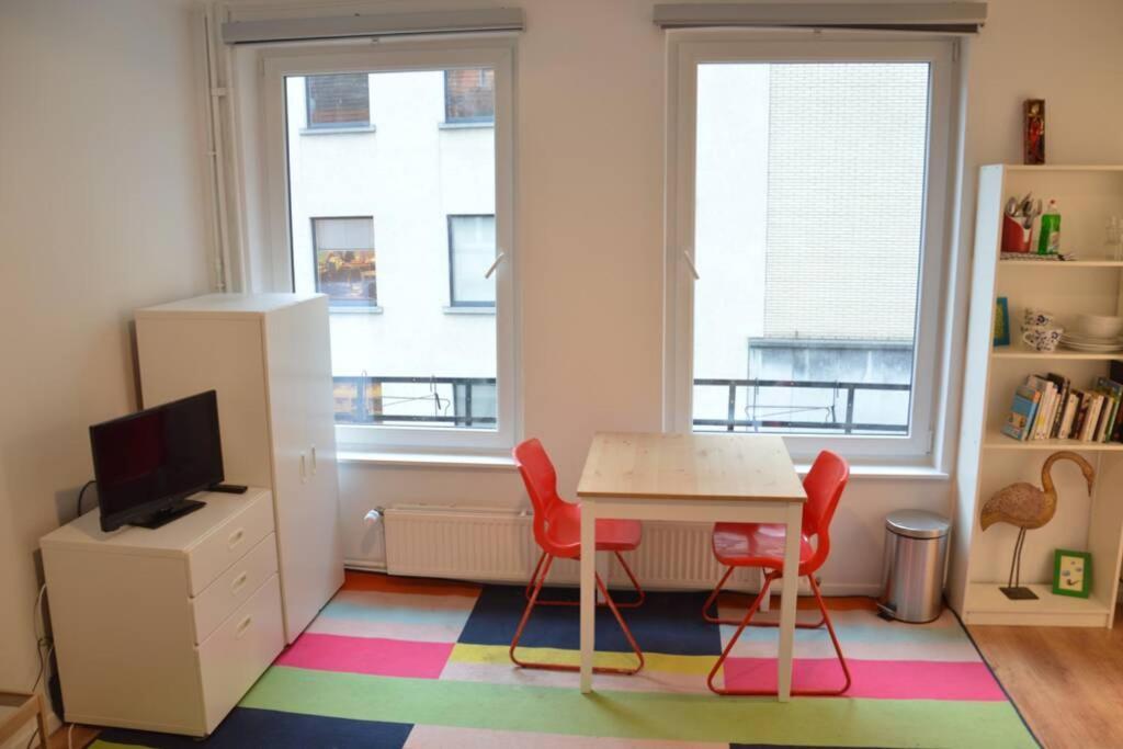 Apartament Nice Studio In Marolles Bruksela Zewnętrze zdjęcie